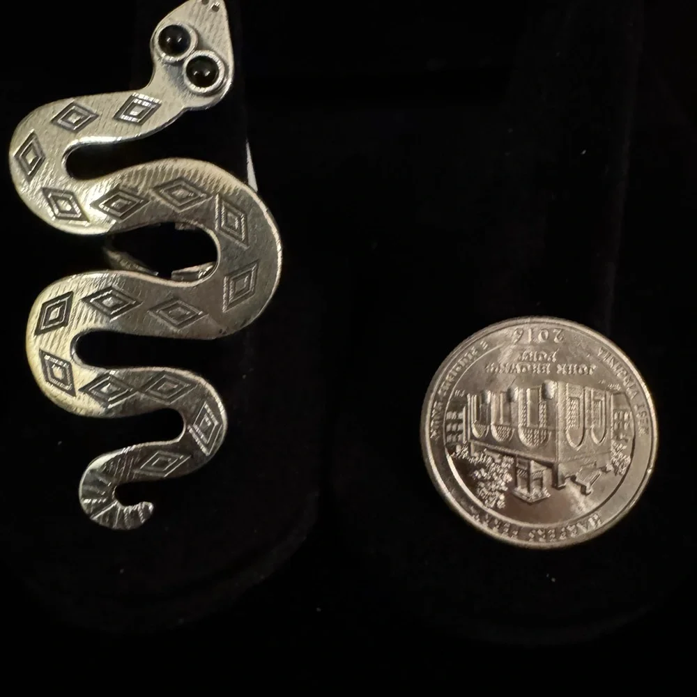Sterling Silver Snake Reptile ring bold,‎ and beautiful